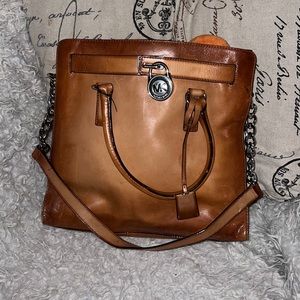 Large brown Hamilton